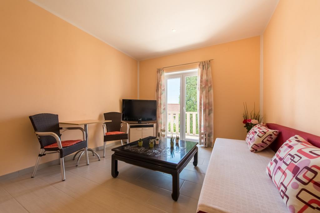 Apartment Puko Bol Bilik gambar